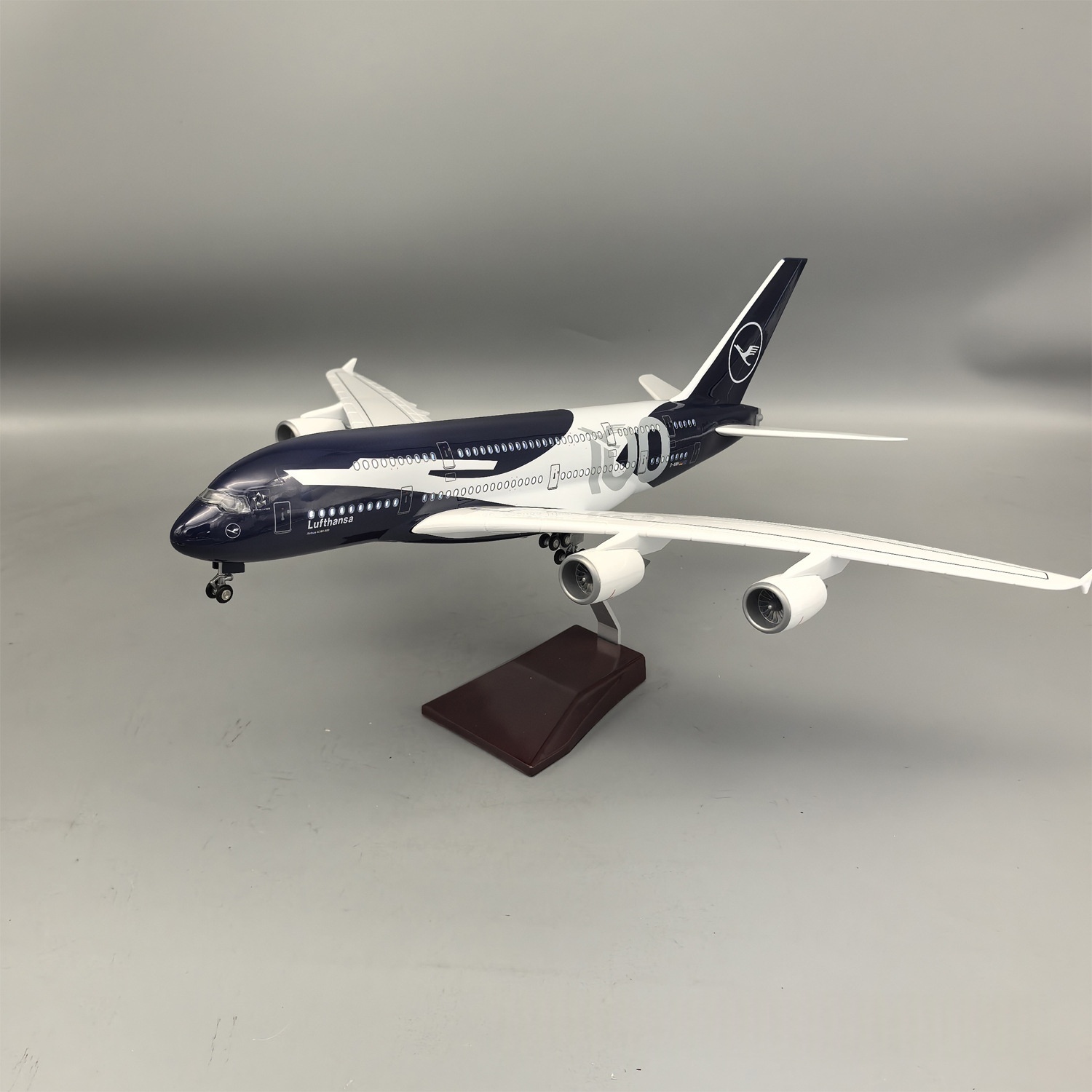 New 45cm Lufthansa A380 100 Ye - огляд і ціна Model Kit Resin