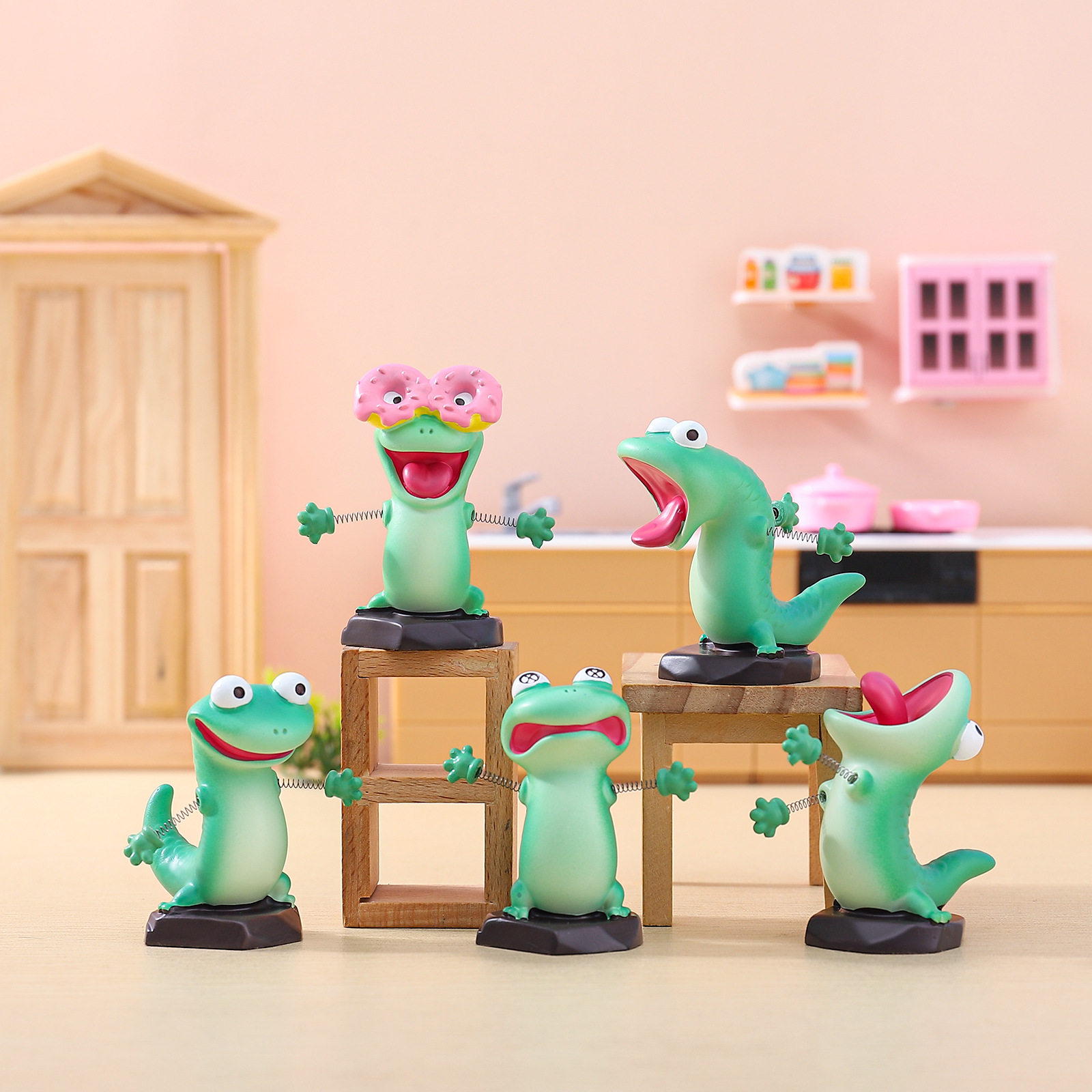 Hoppers Tom Lizard Blind Box C - огляд і ціна Model Kit Lizard