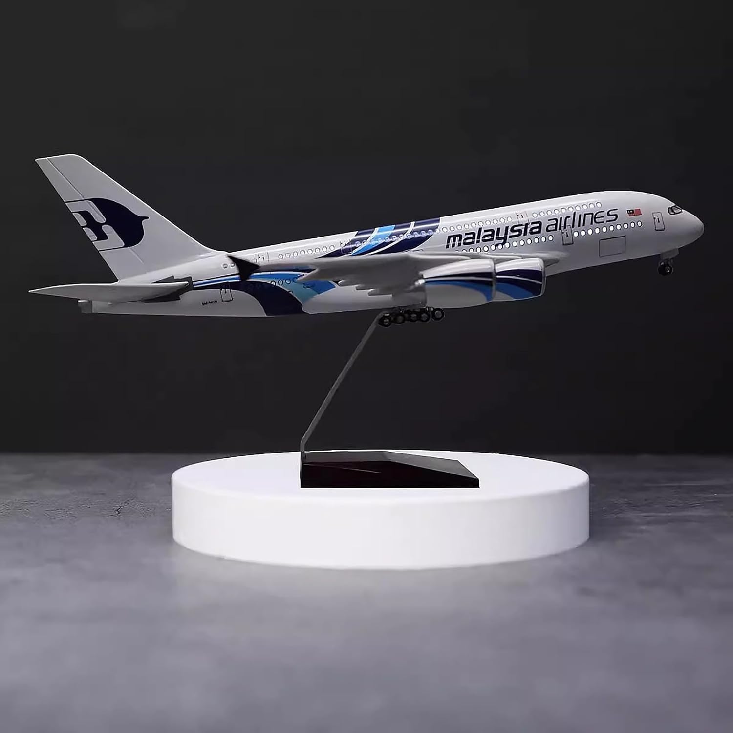 1:160 Scale Malaysia Airlines  - огляд і ціна Model Kit Resin